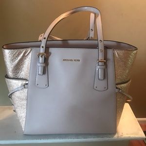 Michael Kors Voyager East West Signature Tote